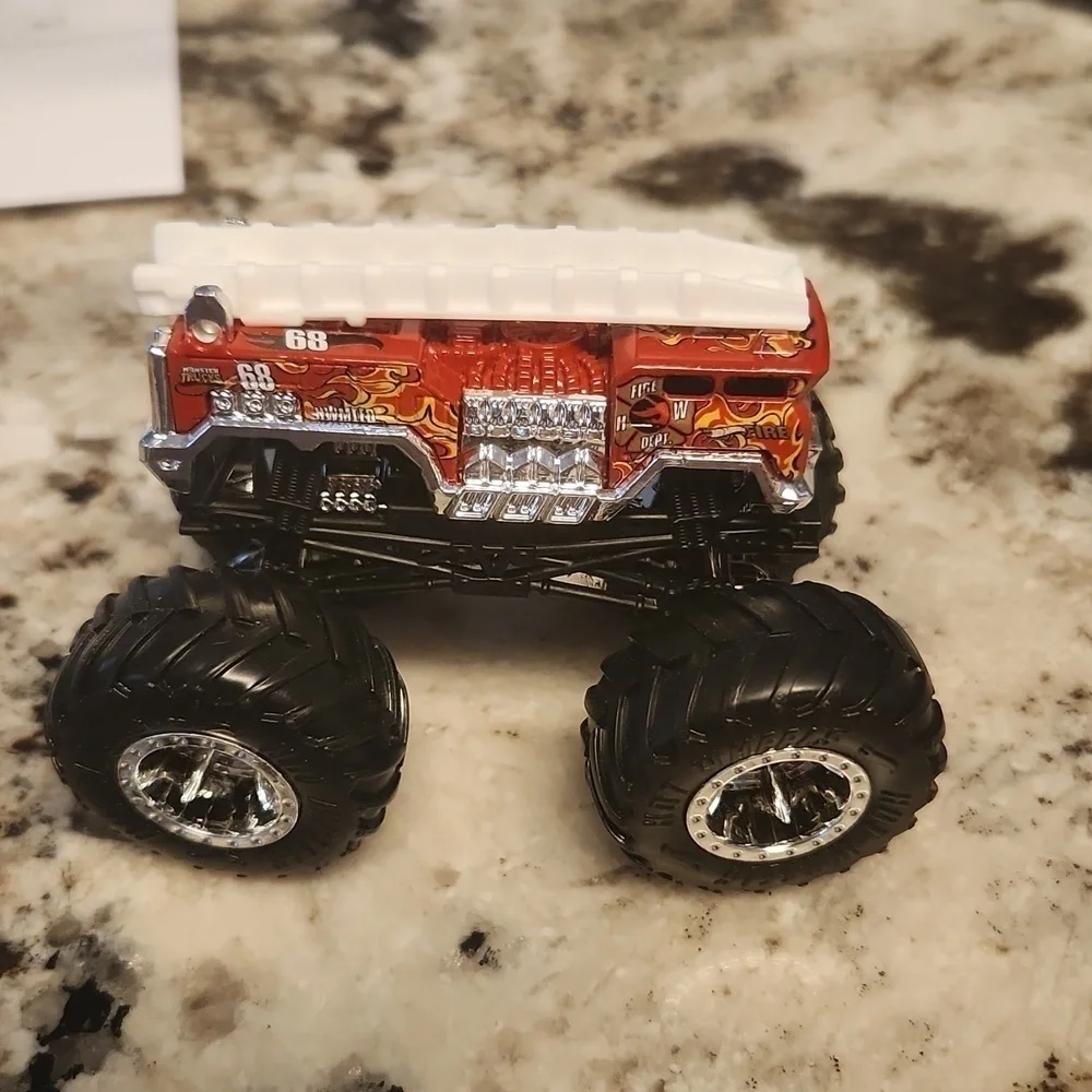 Mattel Hotwheels Monster Trucks 4x4 firetruck